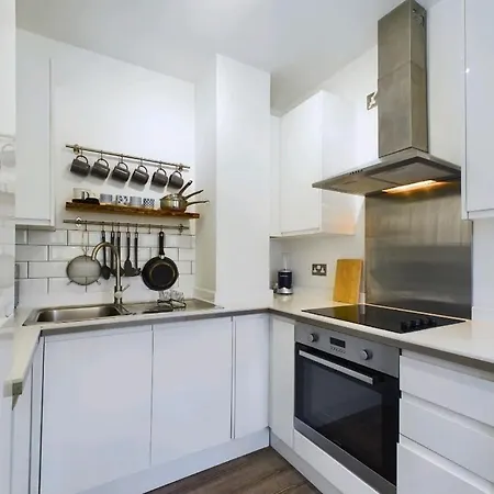 Apartment Cozy Flat With Parking Perfect For Families